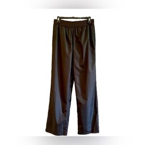 ATHLETIC WORKS, NWOT, WOMENS, BLACK WINDBREAKER PANTS. SIZE S(4-6)